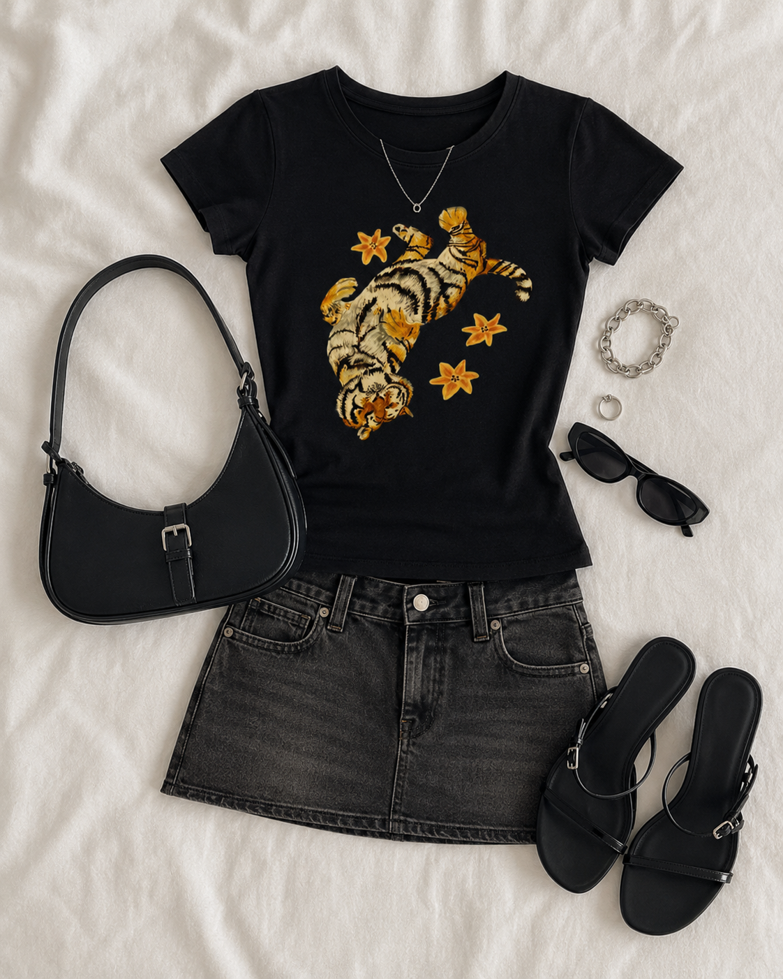Vintage Y2K Black Tiger & Star Graphic Baby Tee – Black T-Shirt